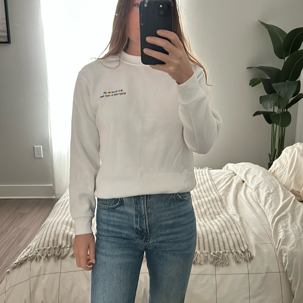 White embroidered cotton crew neck